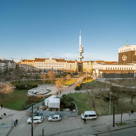 Majestic Square View Апартаменты